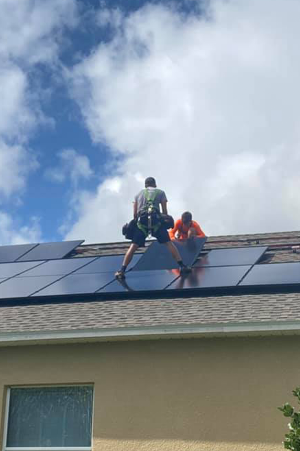 men installing solar panels in Tampa